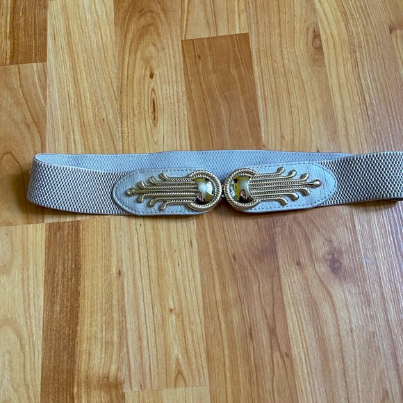 Elastic Stretch Belt Beige/Tan textured with Gold Art Deco inspired hardware - Picture 4 of 8